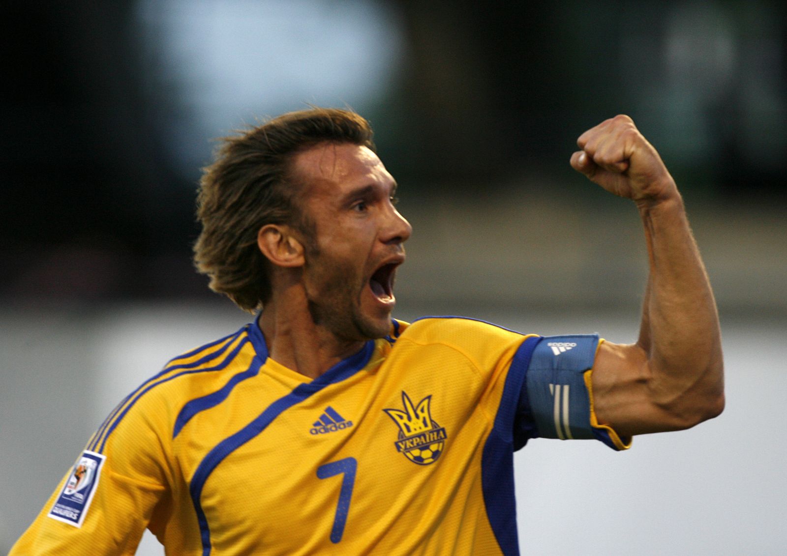Shevchenko celebra un gol con la selección ucraniana