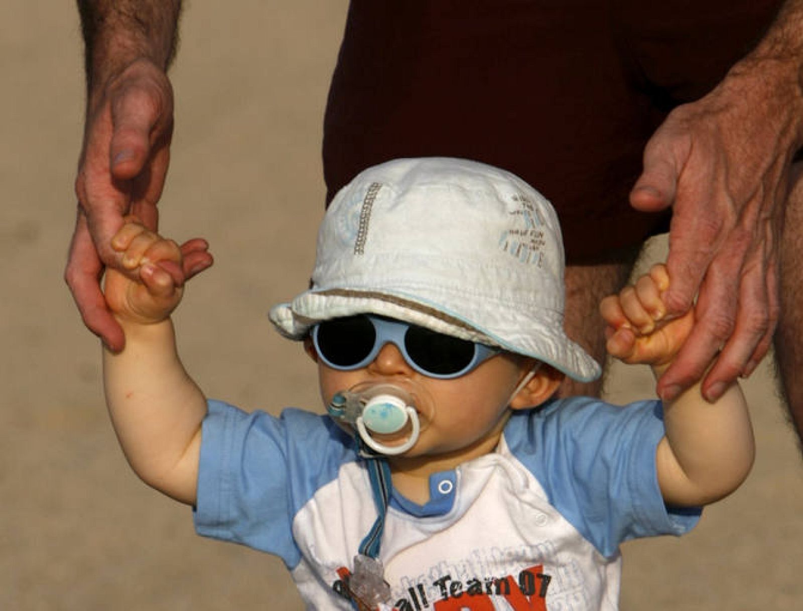 Precaución con los menores de dos años. 