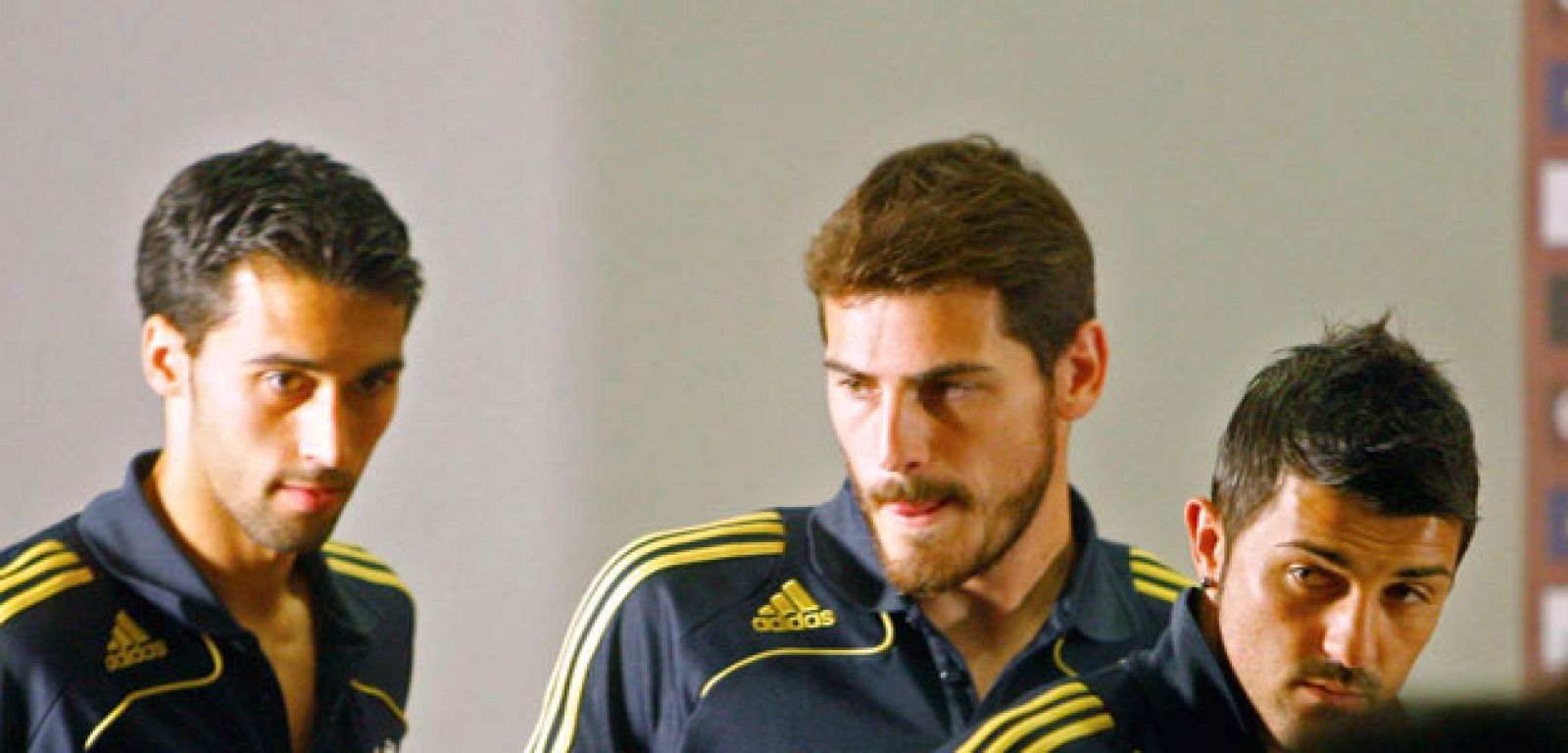 Villa junto a Casillas y Arbeloa antes de la rueda de prensa que han dado.