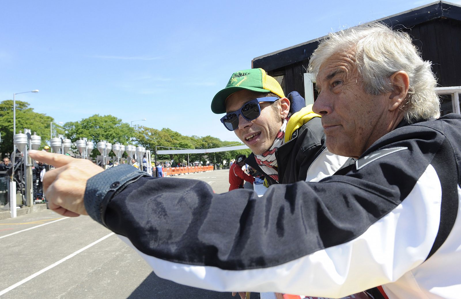 Giacomo Agostini, junto a Valentino Rossi en el pasado TT Isla de Man.