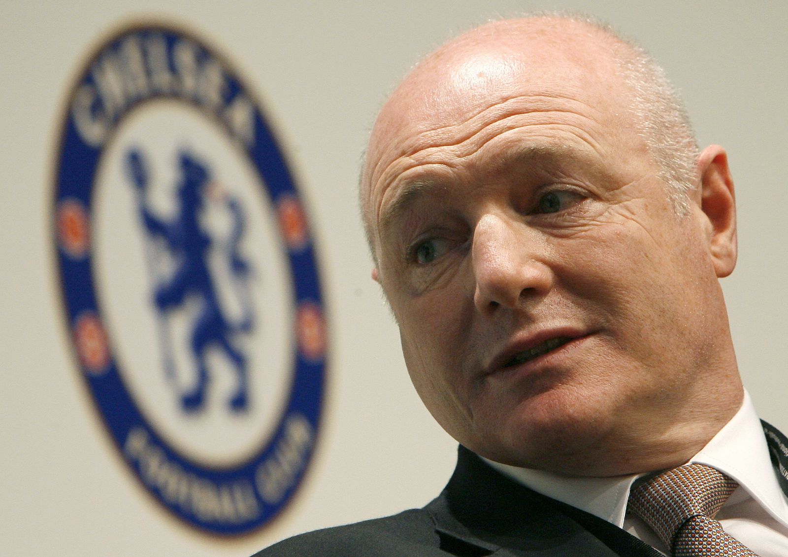 El consejero delegado del Chelsea, Peter Kenyon