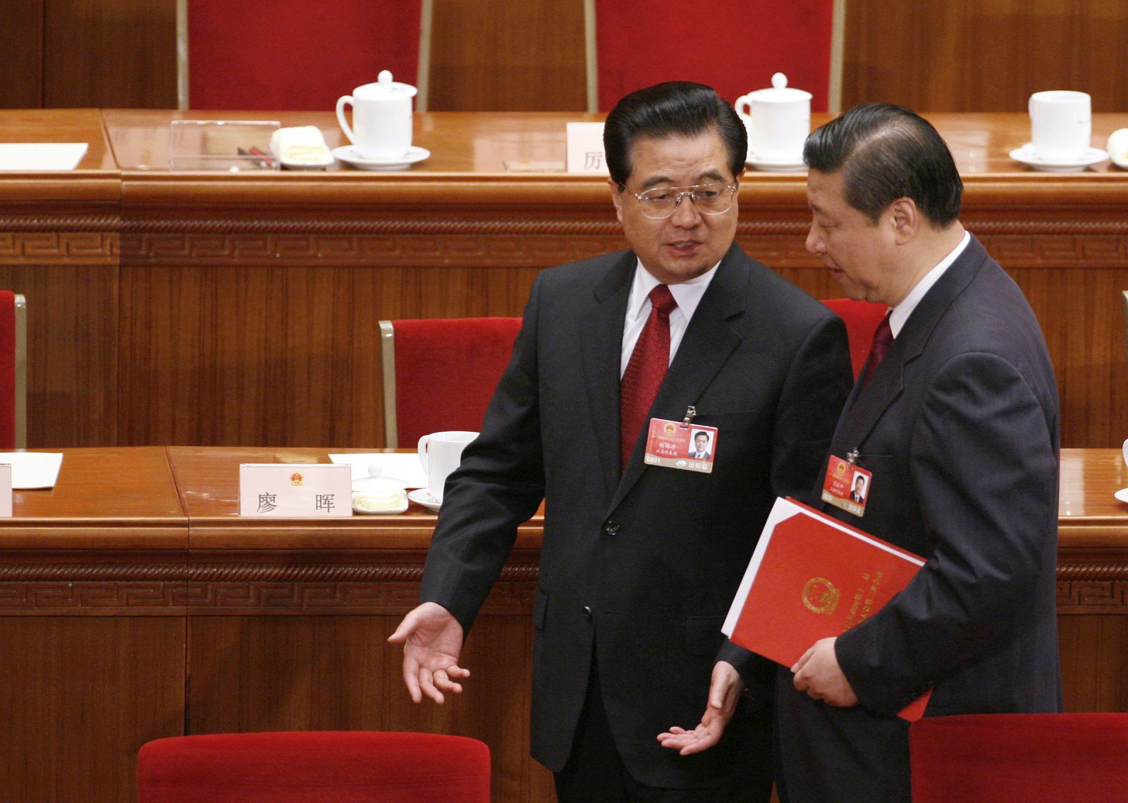 El presidente chino, con su posible sucesor, Xi Jinping.