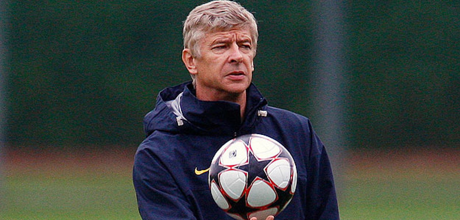 Wenger confía en Cesc para que lidere el Arsenal del presente y del futuro.
