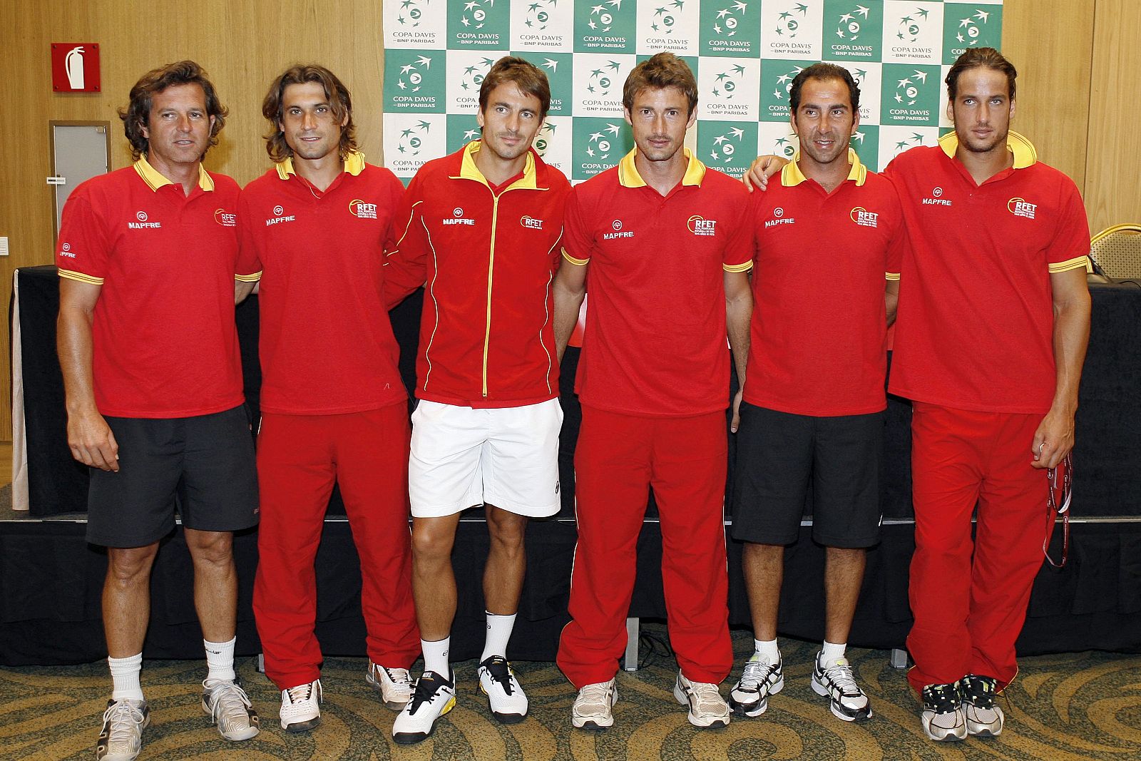 El equipo español de la Copa Davis posa en una foto de familia.