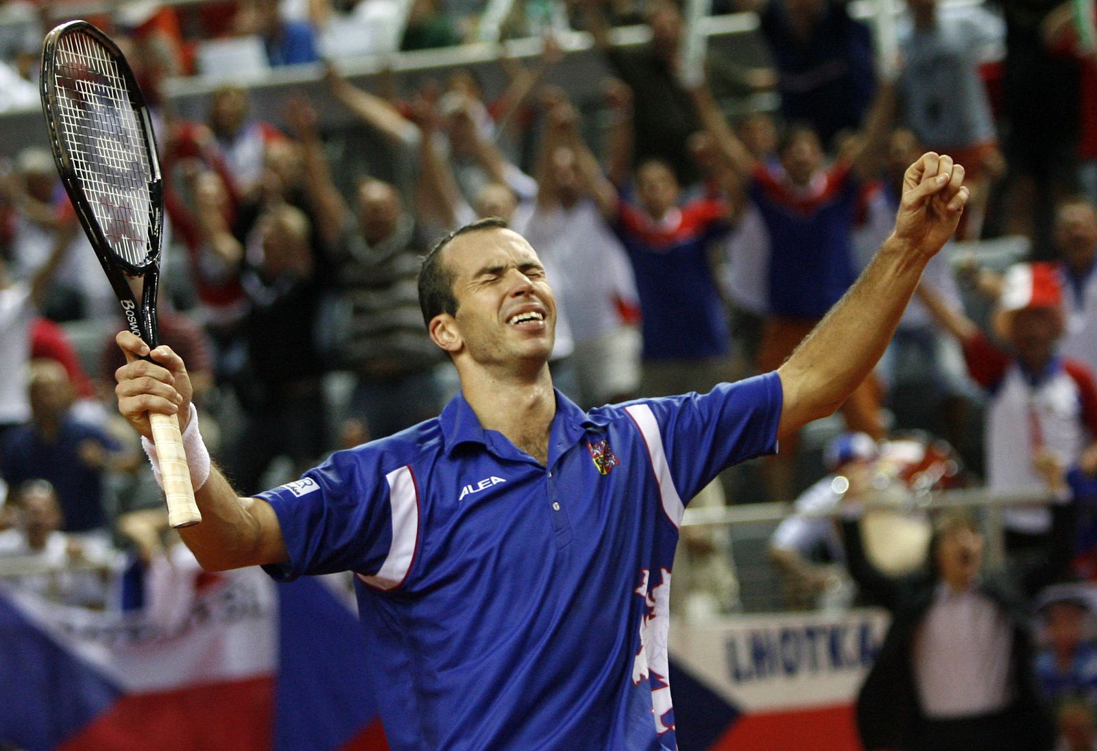 Radek Stepanek celebra su victoria después de seis horas de partido frente a Ivo Karlovic.