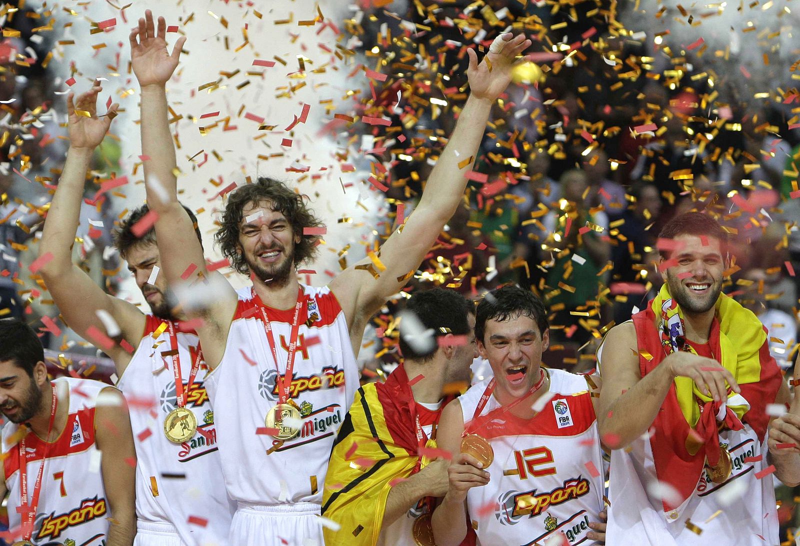 Los jugadores de la selección española añaden el oro europeo al palmarés de una generación sin precedentes.