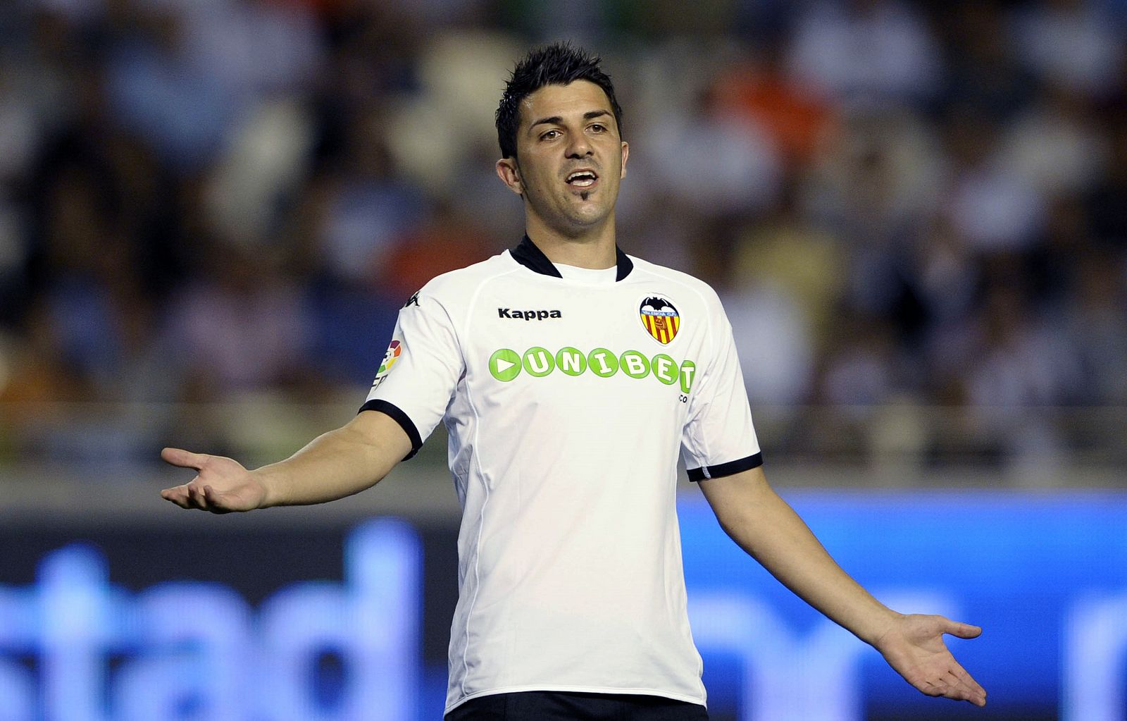 David Villa se queja durante el partido frente al Sporting de Gijón