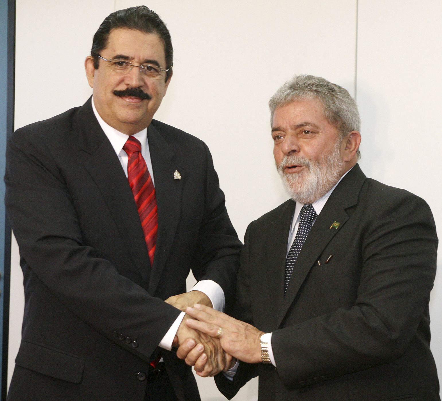 Lula, con Zelaya en un encuentro en Brasilia el pasado mes de agosto.