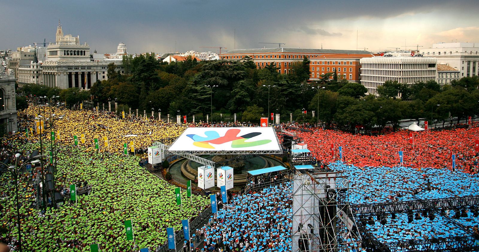 Casi un millón de personas apoyan en Cibeles la candidatura de Madrid 2016.
