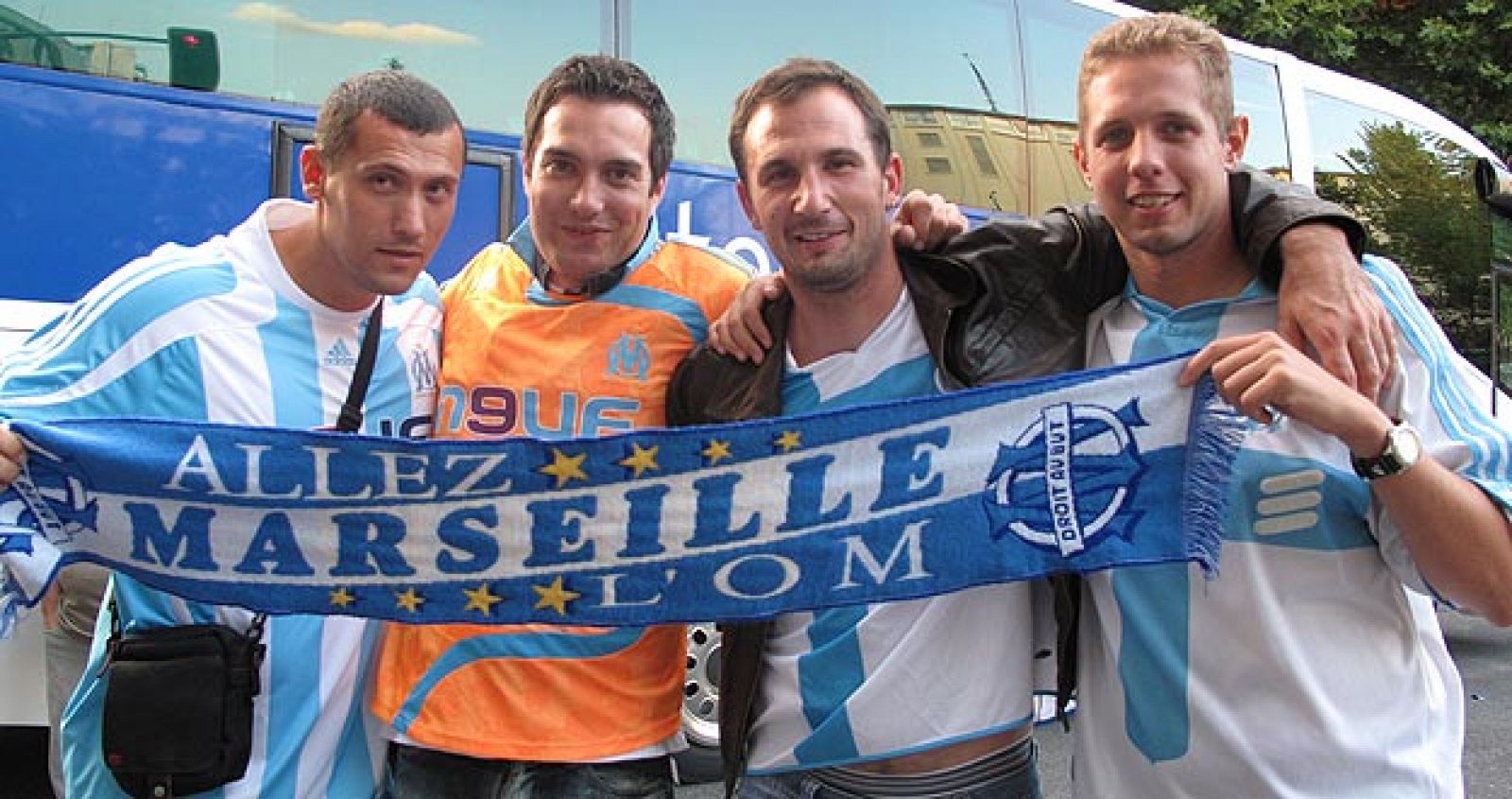 Aficionados del Olympique de Marsella en los alrededores del Santiago Bernabéu.