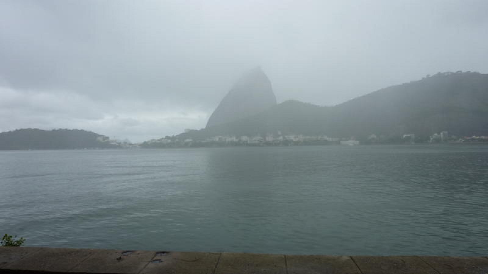 La lluvia a vestido de gris el cielo de Río en la jornada previa a la designación de la sede olímpica.