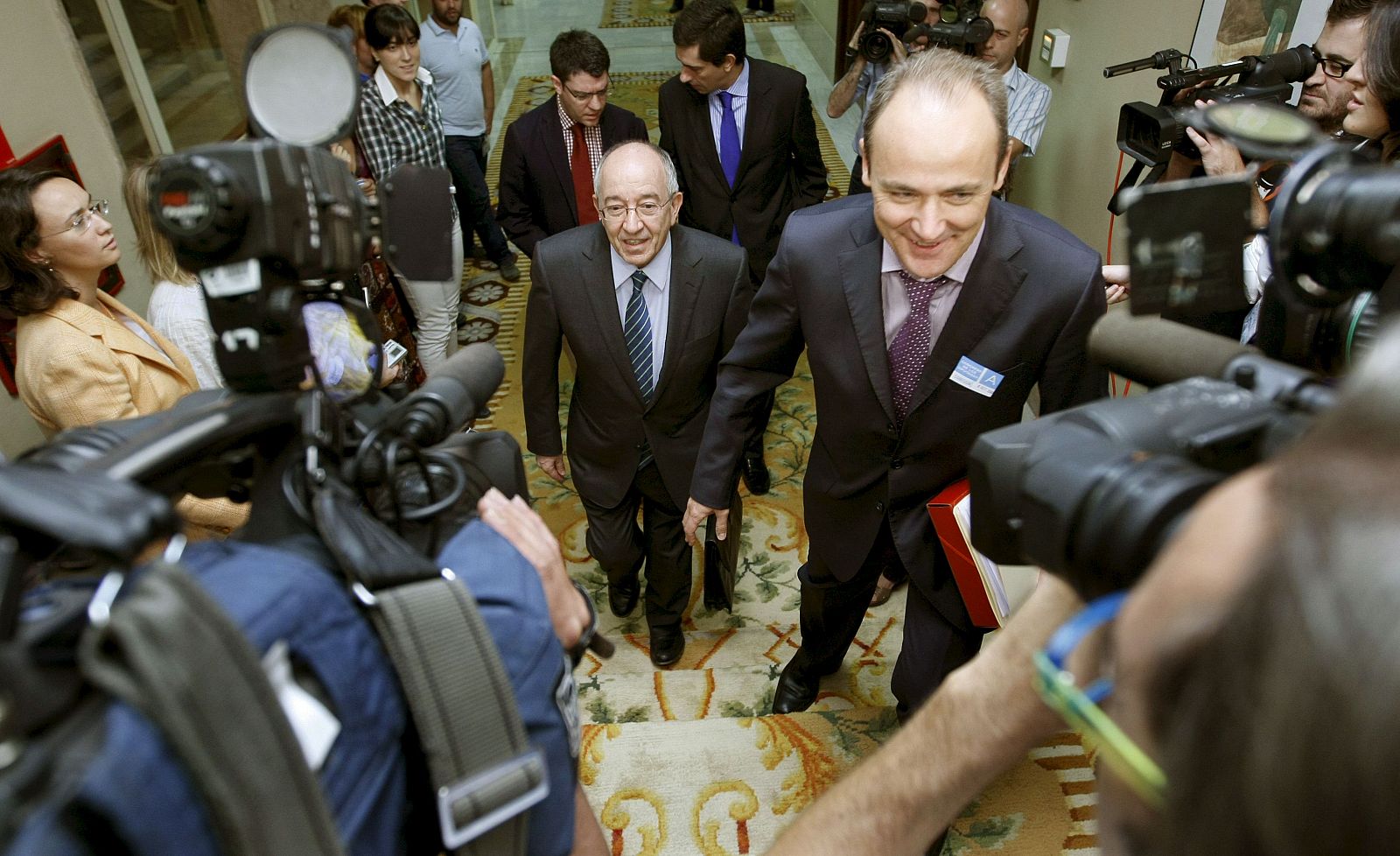 El gobernador del Banco de España, Miguel Angel Fernández Ordóñez a su llegada al Congreso de los Diputados.