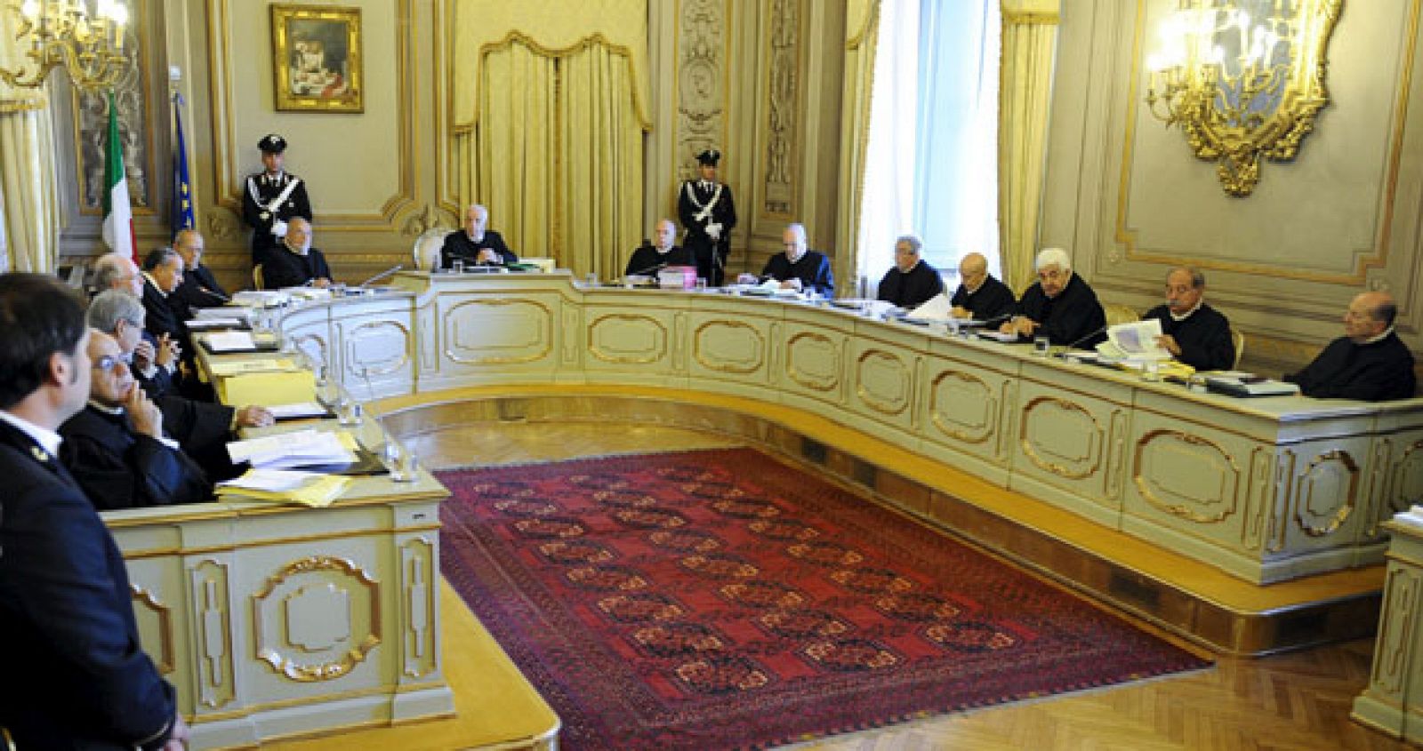 Vista interior del Tribunal Constitucional en Roma, Italia.