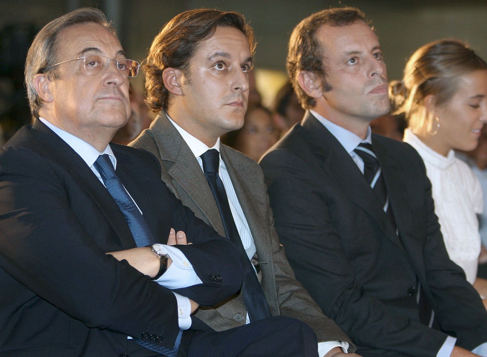 Florentino Pérez y Sandro Rosell, separados por el hijo de Gabriel Masfurroll.