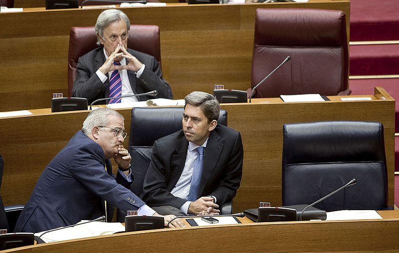 Las sillas de Camps y de Costa han permanecido vacías este miércoles durante el pleno de las Cortes valencianas.