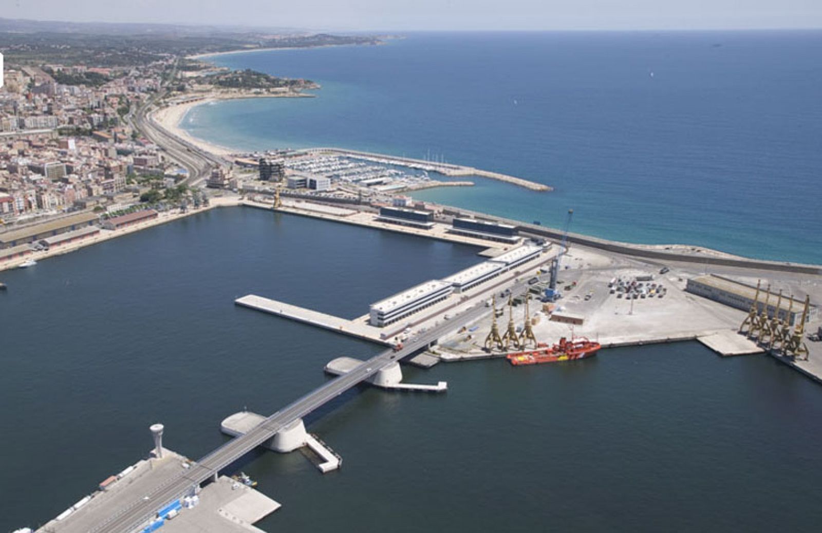 Vista aérea del puerto de Tarragona.