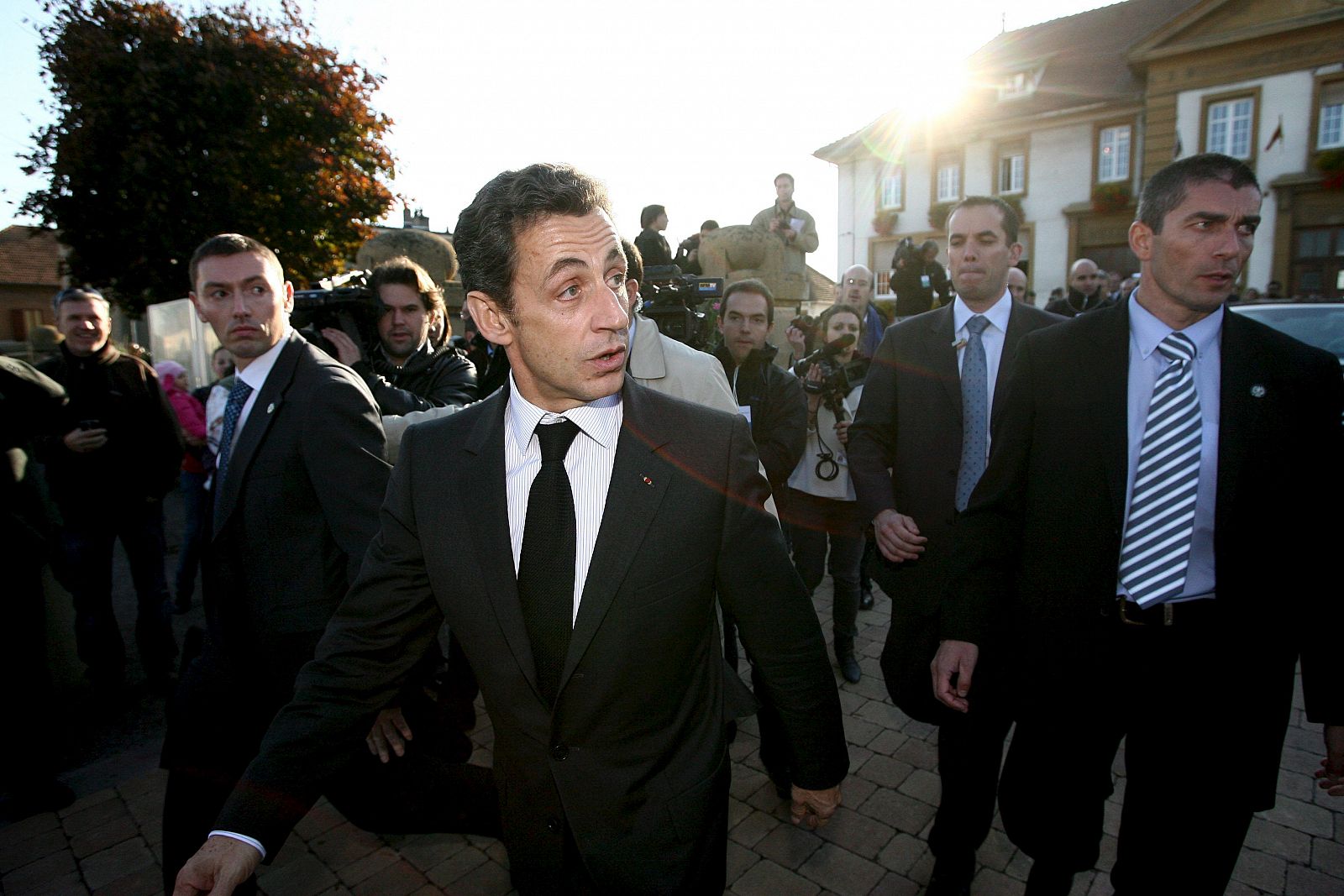 NICOLAS SARKOZY SE REÚNE CON REPRESENTANTES SINDICALES DE ARECELOR-MITTAL