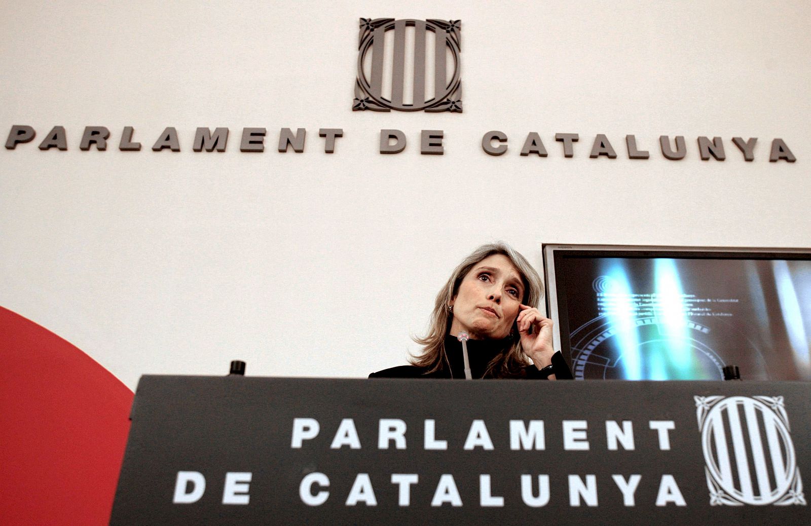 Montserrat Nebrera, durante la rueda de prensa que ha ofrecido en el Parlament para confirmar el abandono del PP catalán y de su escaño de diputada autonómica.