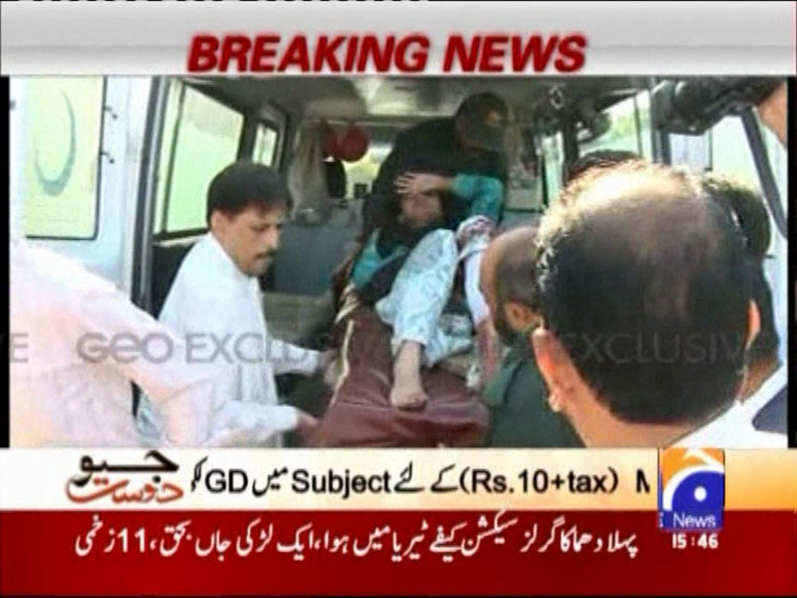 Imagen de televisión de uno de los heridos en el atentado camino del hospital.