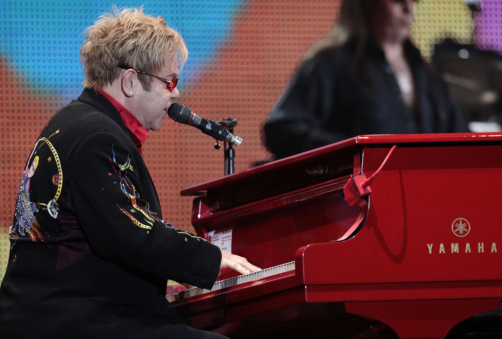 El británico Elton John durante la gira 'The red piano' en Zurich