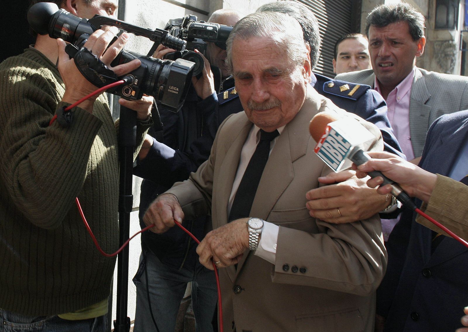 El ex dictador uruguayo "Goyo" Álvarez a su llegada a los juzgados en 2007.
