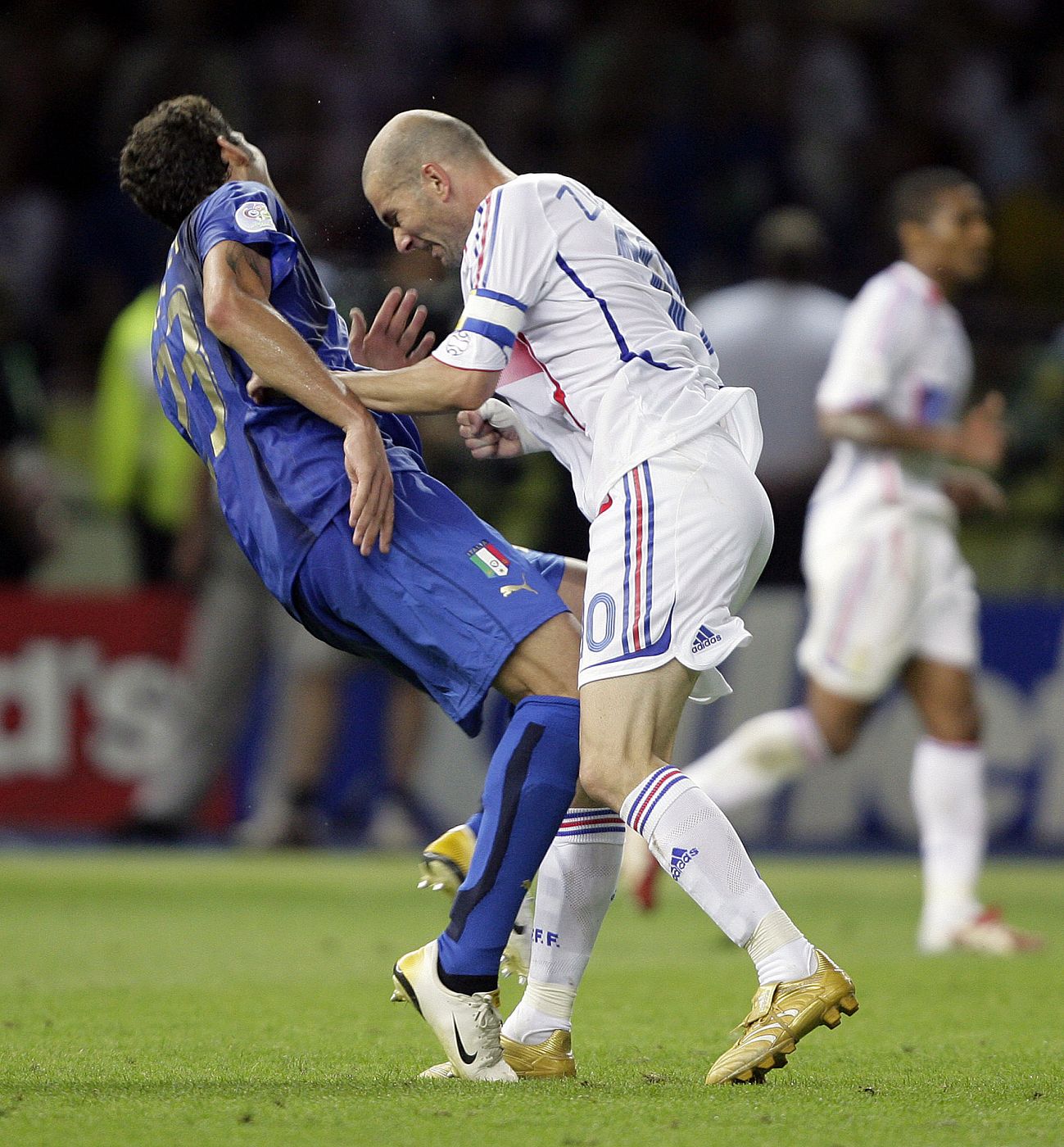 ZIDANE, ÚLTIMO ACTO DE UNA TRAGEDIA. Como un héroe clásico, Zinedine Zidane, tuvo un dramático final de carrera. La final de la Copa del Mundo de 2006 en Alemania será recordada por su cabezazo a Materazzi.