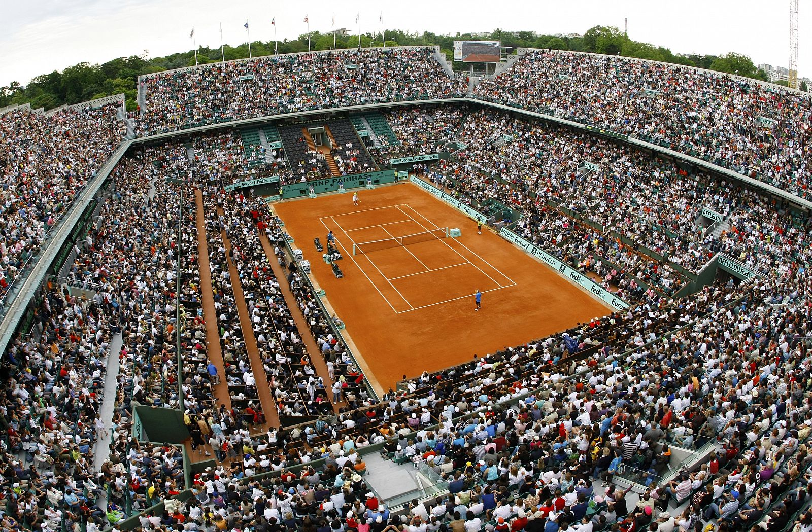 Spectators fill up the Philippe Chatrier court at Roland Garros in Paris