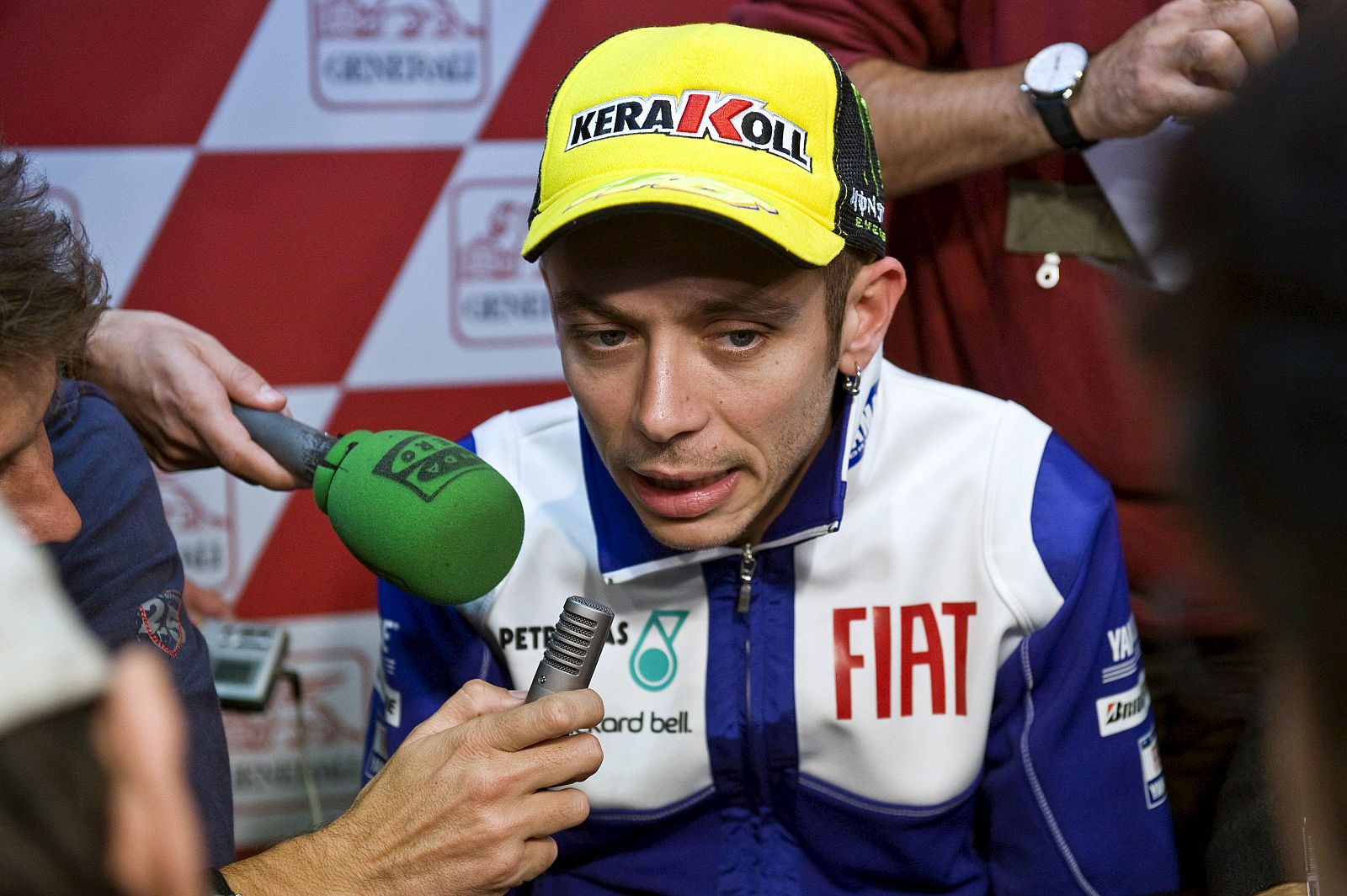 Valentino Rossi atiende a los periodistas en el circuito Ricardo Tormo de Cheste.