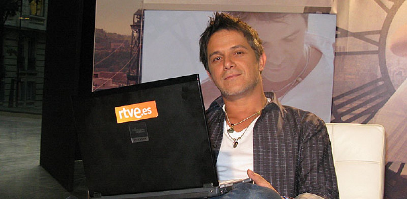 Alejandro Sanz durante el encuentro digital con sus fans en RTVE.es