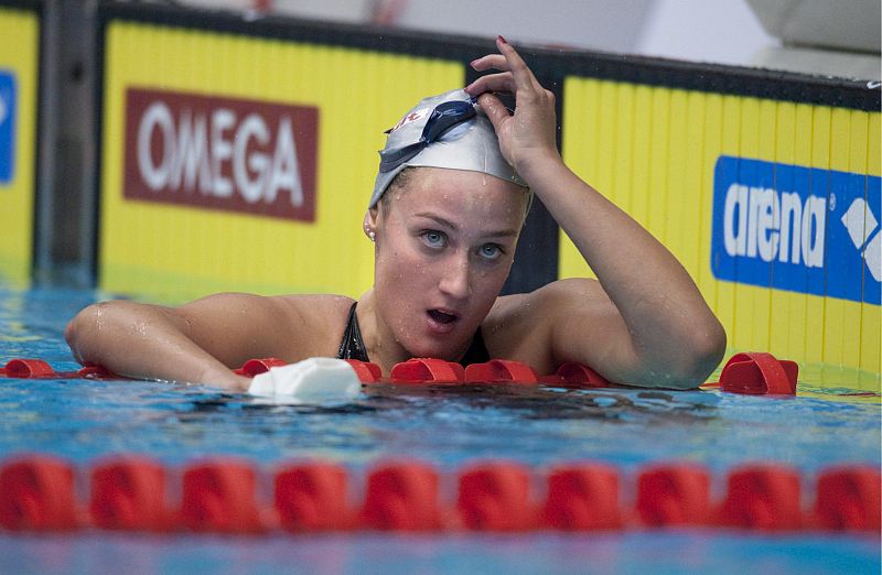 Mireia Belmonte mira el marcador tras acabar primera en la final de los 200 metros estilos