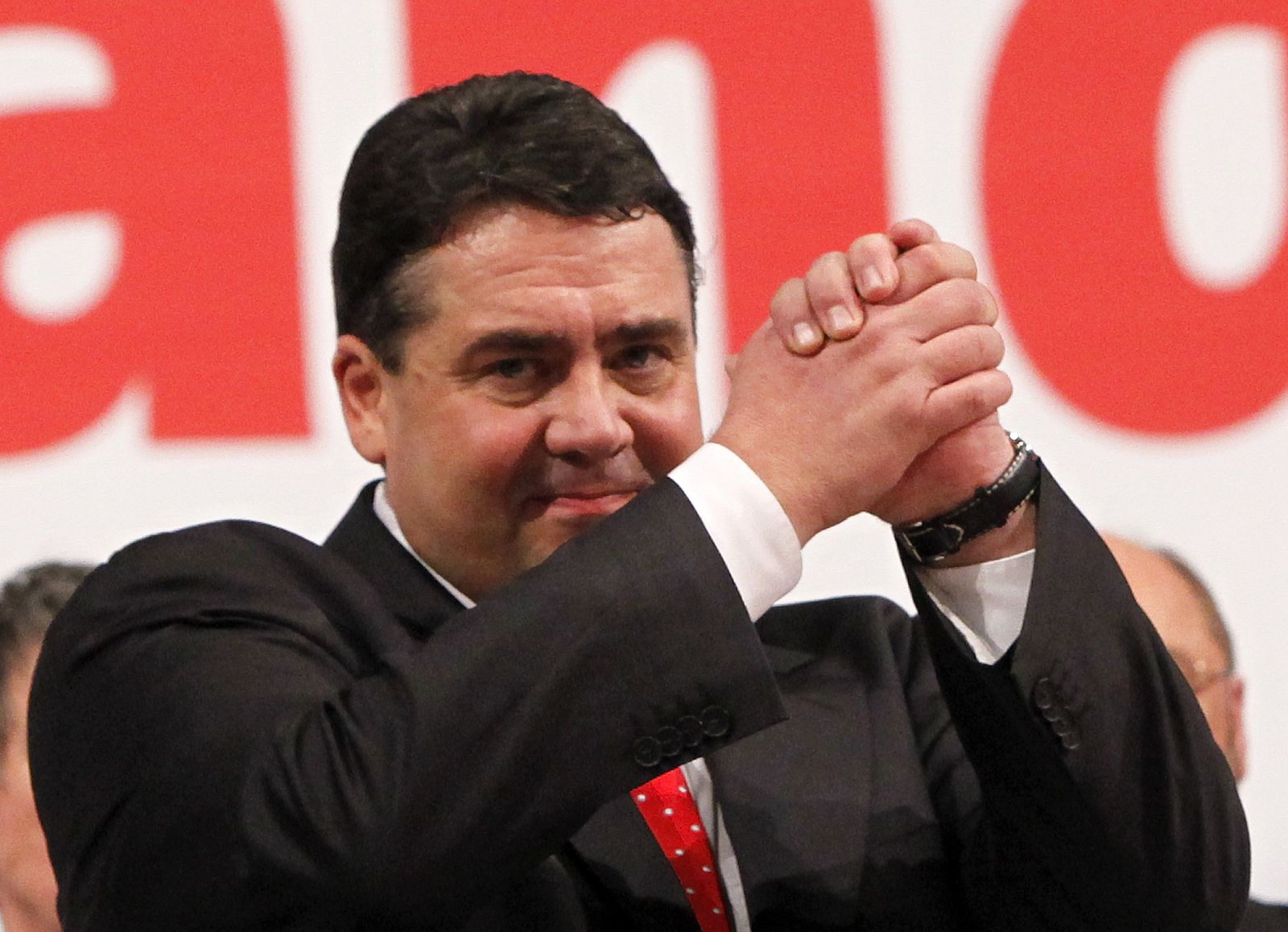 El recién elegido lider del Partido Socialdemócrata alemán (SPD), Sigmar Gabriel, durante su discurso en el congreso el partido en Dresde.