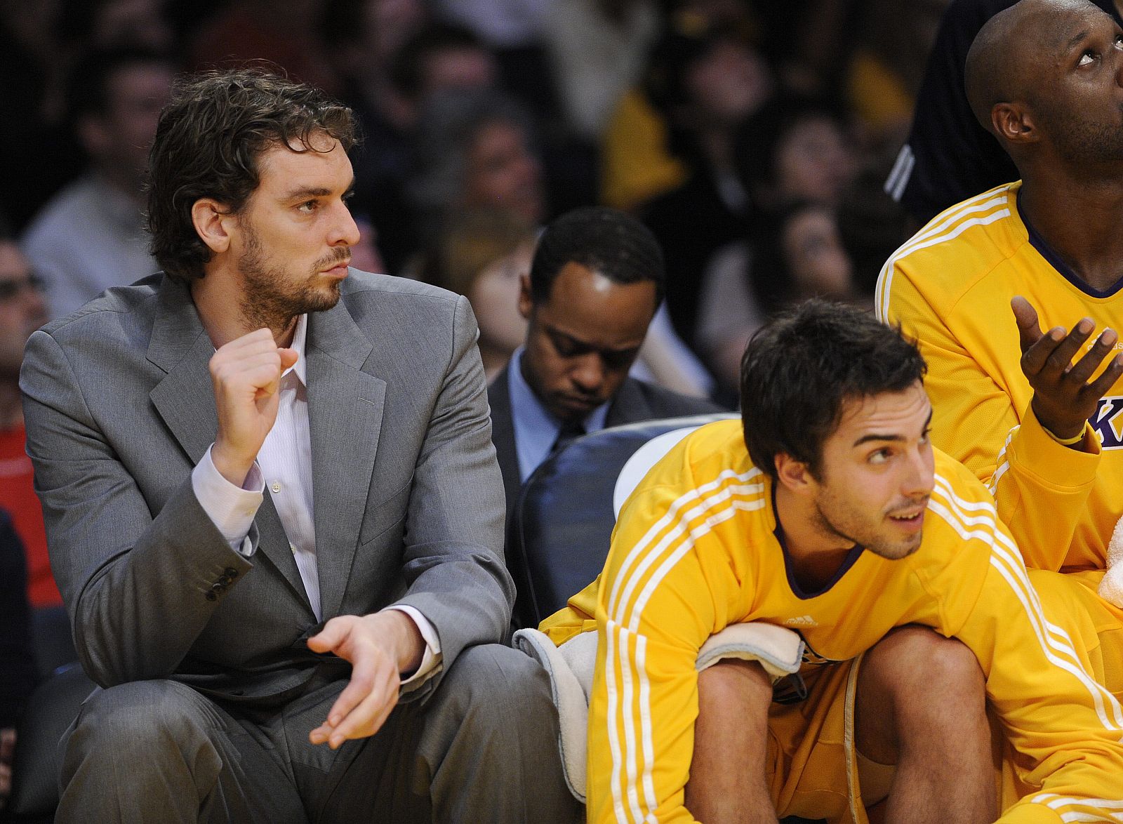 Pau Gasol volvió a ver a sus compañeros desde el banquillo.