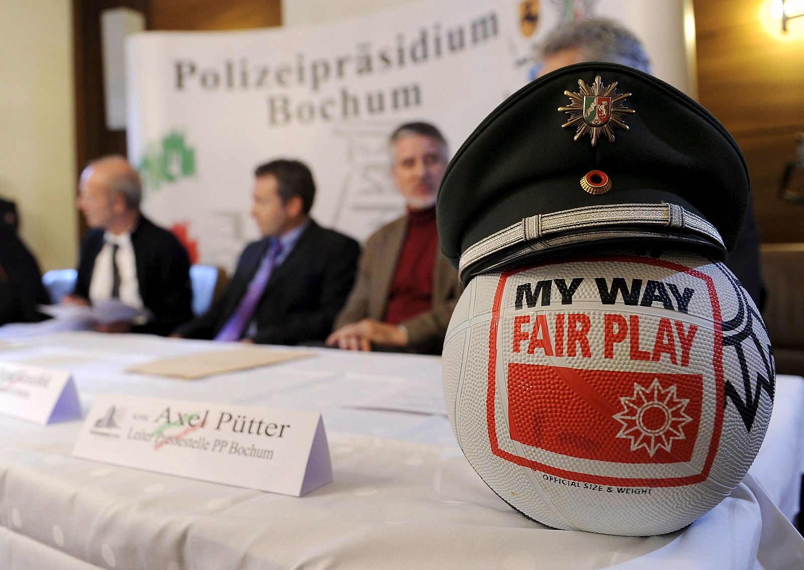Rueda de prensa de la fiscalía y la policía de Bochum por el escándalo de partidos amañados.