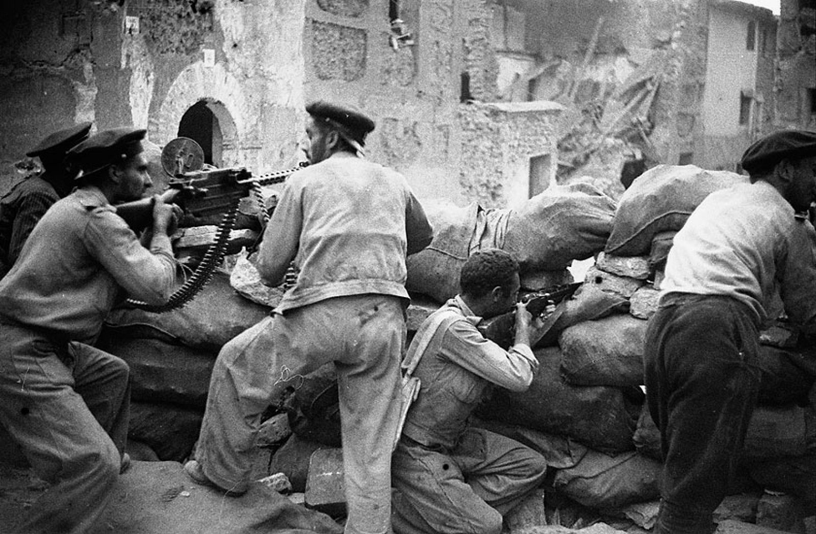 El fotógrafo Agustí Centelles, padre del fotoperiodismo en España, reflejó como nadie la contienda de la Guerra Civil.