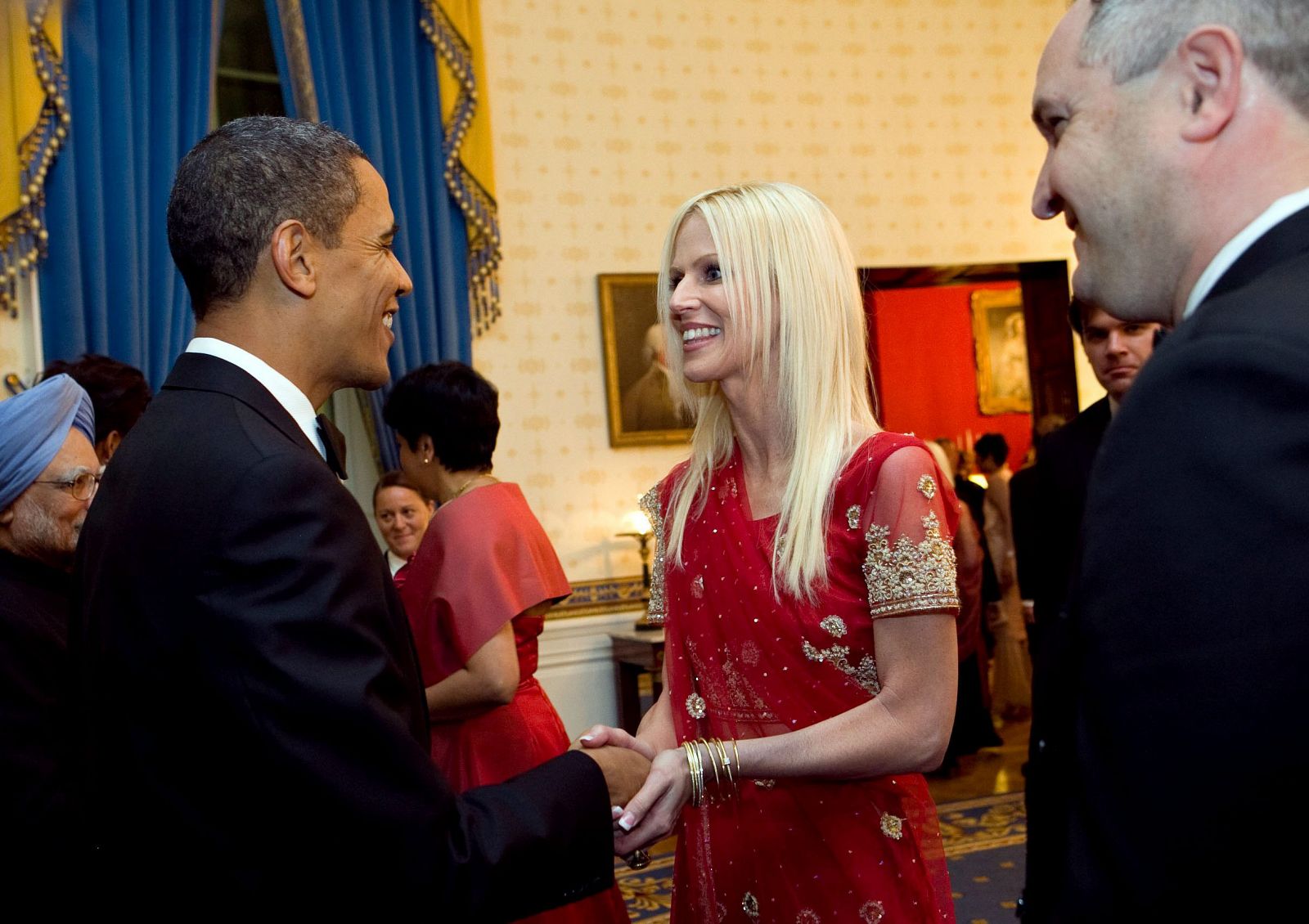 OBAMA HABLA CON LOS INFILTRADOS EN LA CENA DE LA CASA BLANCA