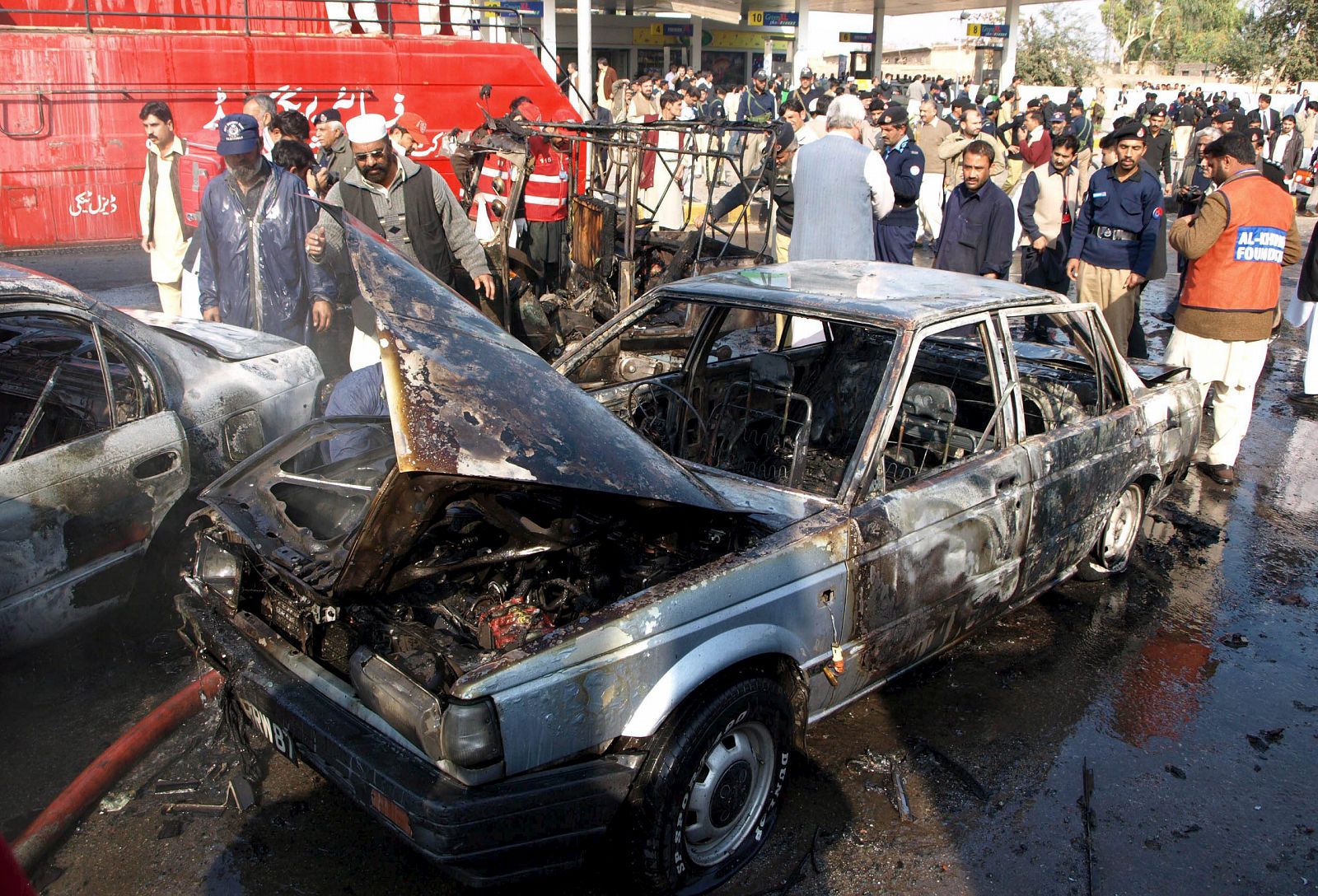 CINCO MUERTOS EN UN ATENTADO SUICIDA JUNTO A UN TRIBUNAL DE PESHAWAR