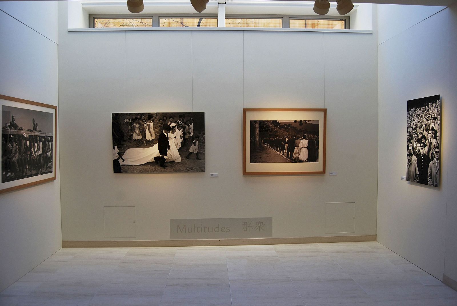 La muestra inaugurada enTokio recoge 64 obras de los últimos artistas galardonados con el Premio Nacional de Fotografía de España.