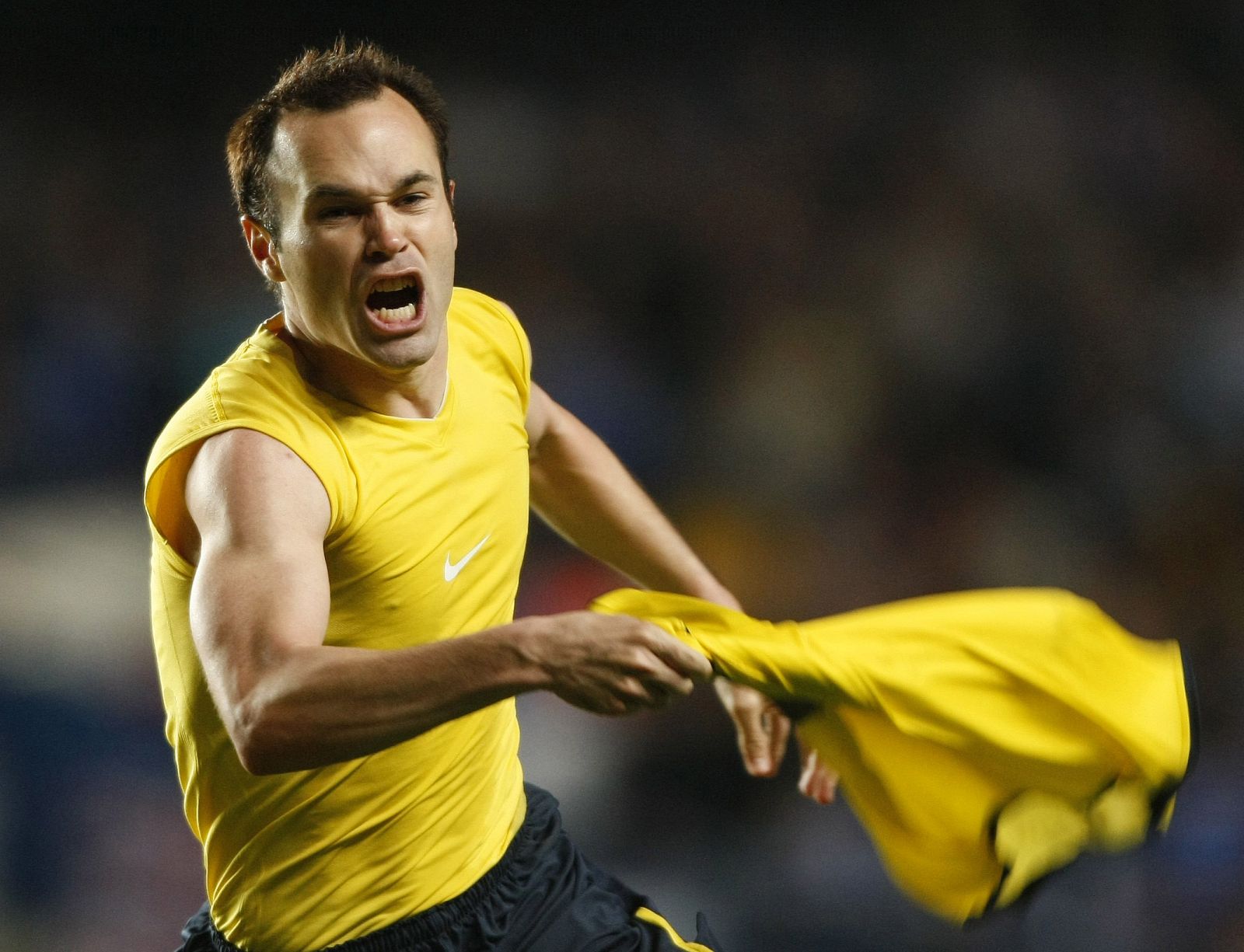 Andres Iniesta celebra el gol en el descuento que vale una final de Champions