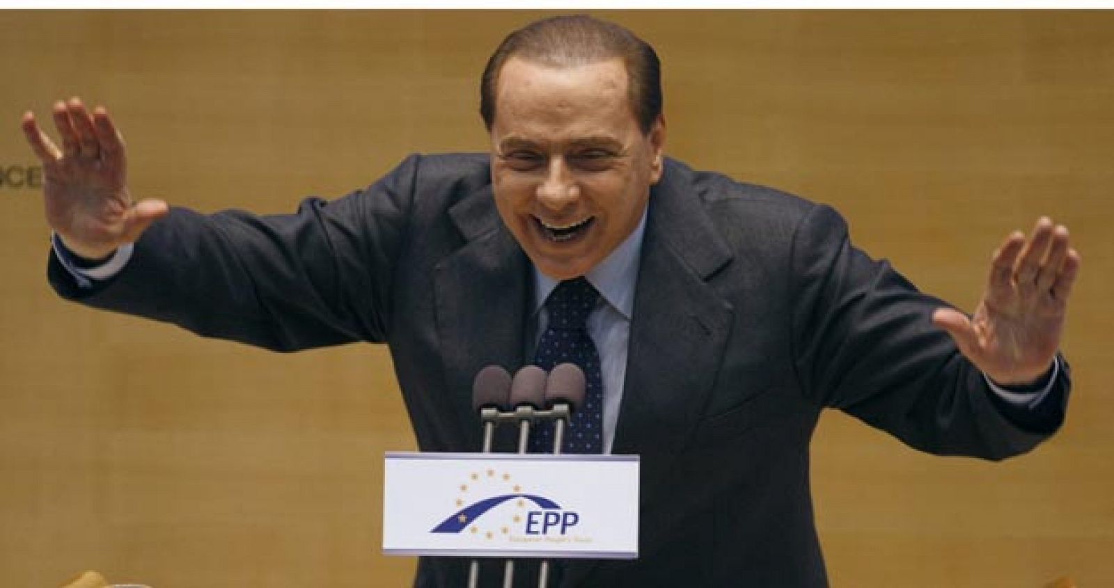 En su intervención ante en el congreso del Partido Popular Europeo (PPE), que se ha clausurado en Bonn, el primer ministro italiano, Silvio Berlusconi, se ha referido a la situación de su país