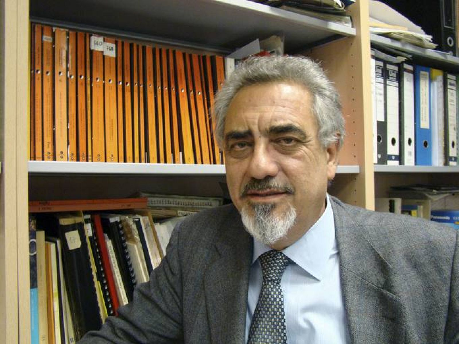 El profesor don José Remesal Rodríguez, catedrático de Historia Antigua de la Universidad de Barcelona ha sido elegido por unanimidad académico de número de la Real Academia de la Historia para cubrir la vacante de la medalla n.º 8 producida por el fallecimiento de don Julio Valdeón Baruque. 