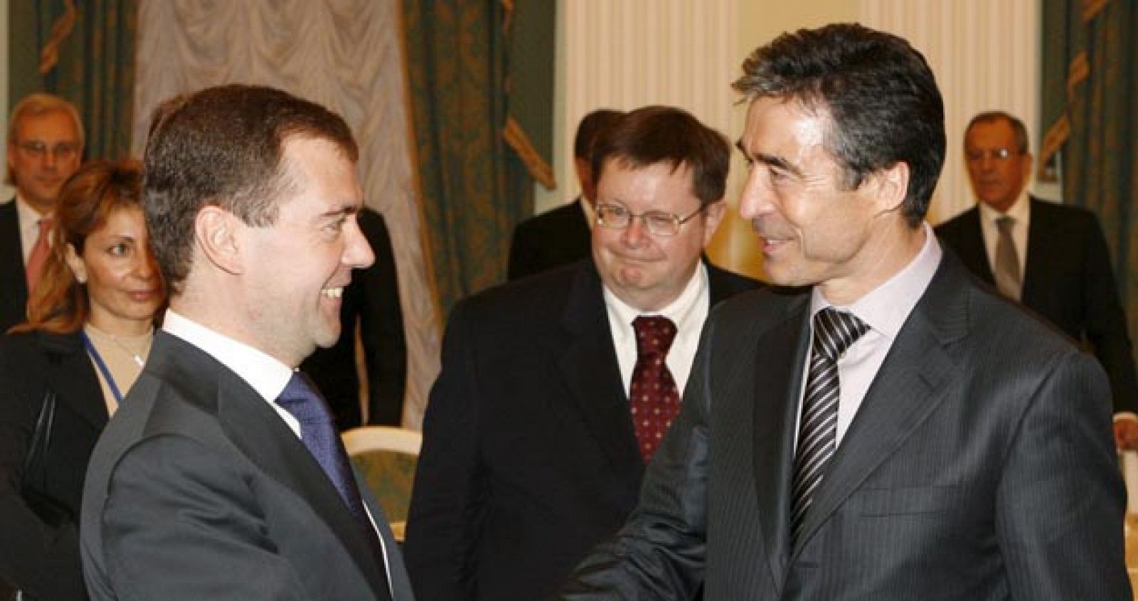 ANDERS FOGH RASMUSSEN SE REÚNE CON DIMITRI MEDVÉDEV EN MOSCÚ