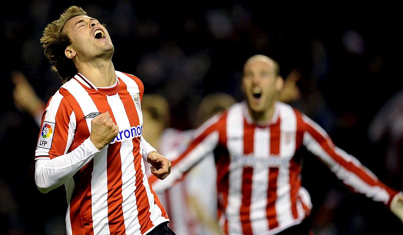 Fran Yeste celebra el primer gol del partido ante el Osasuna