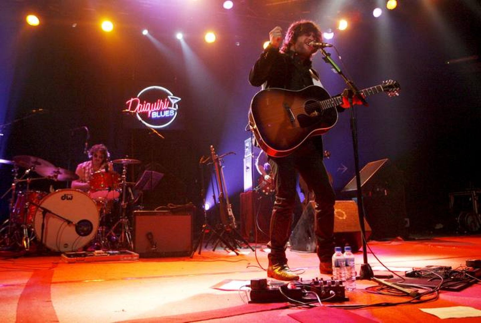 Quique González brinda con su 'Daiquiri Blues' en una Riviera