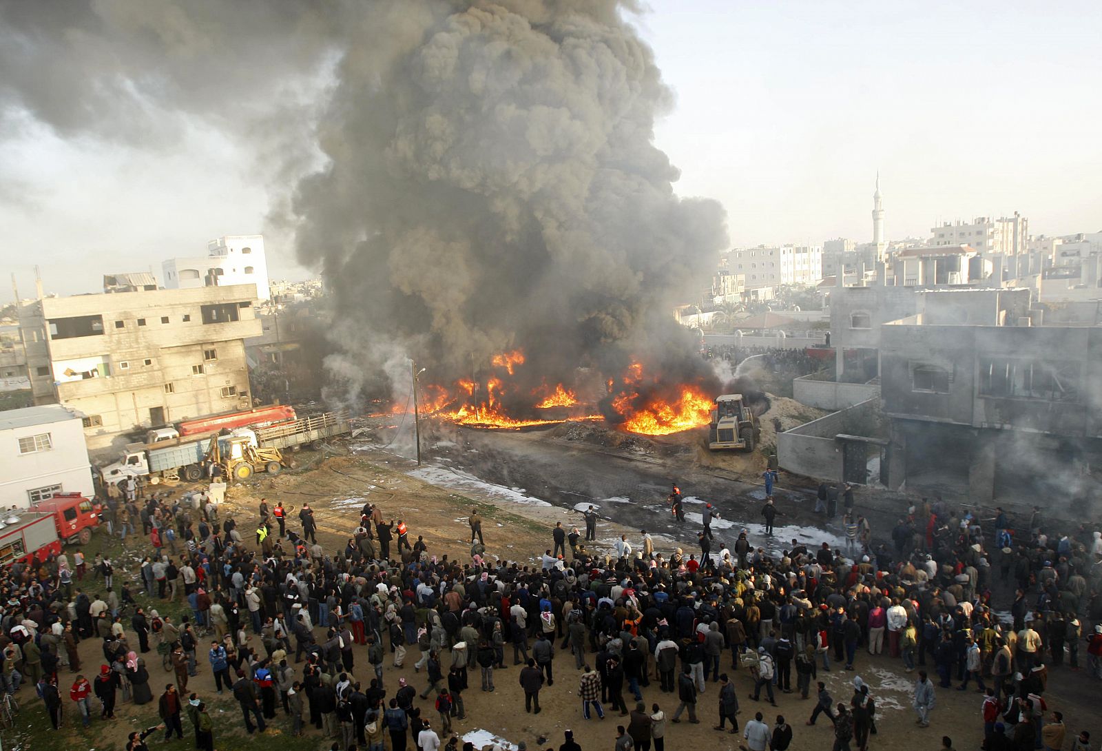 Ataque israelí a la Franja de Gaza, un día después de que comenzara la ofensiva.