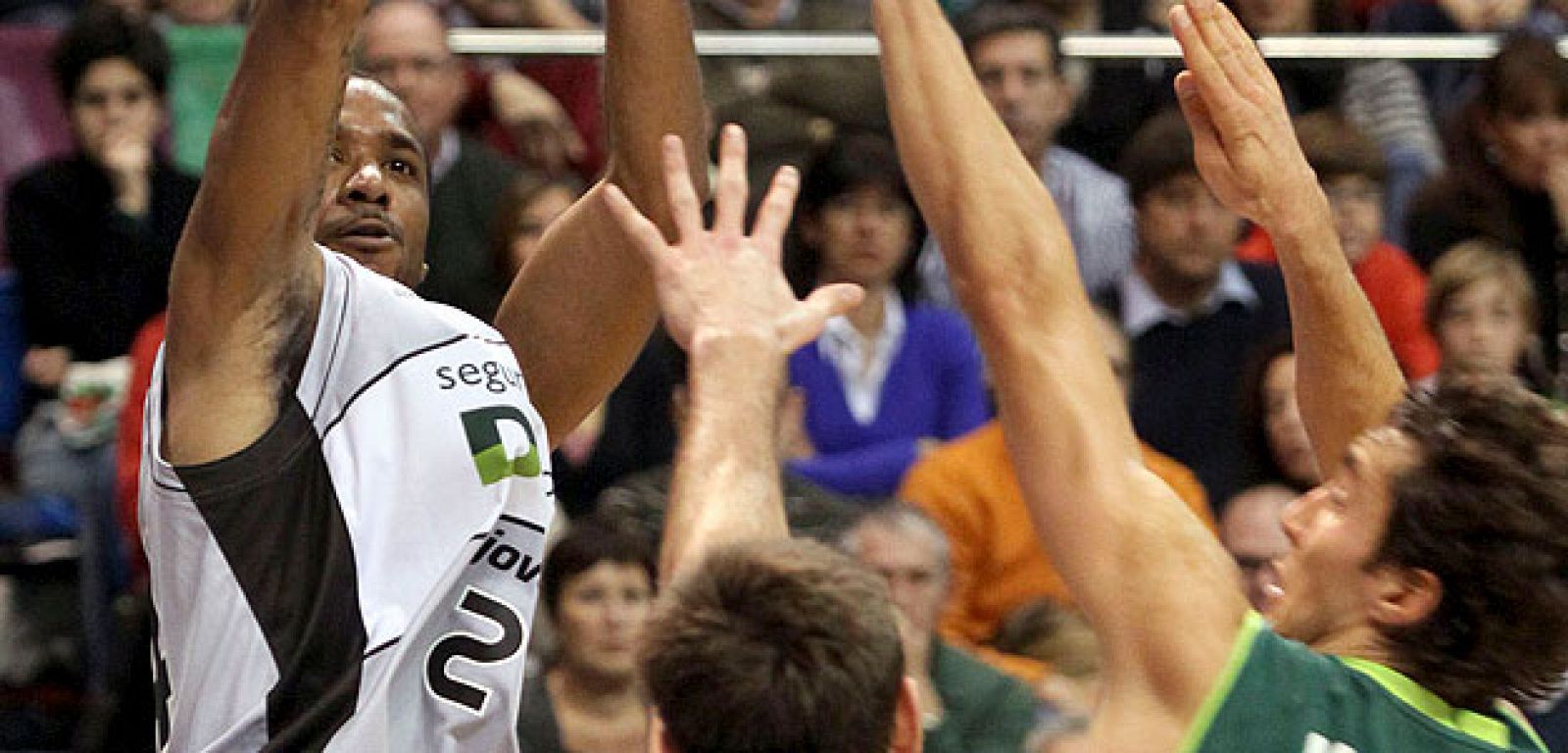 El alero estadounidense del DKV Joventut, Clay Tucker, mejor jugador del partido.