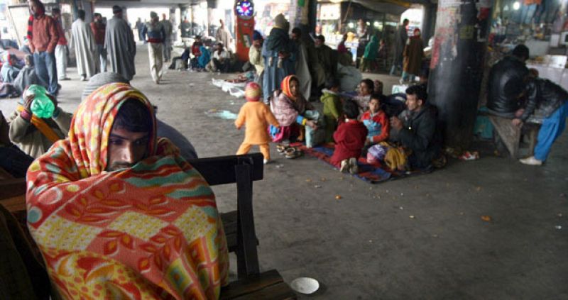 LA NIEVE COMPLICA EL TRÁFICO EN EL NORTE DE INDIA