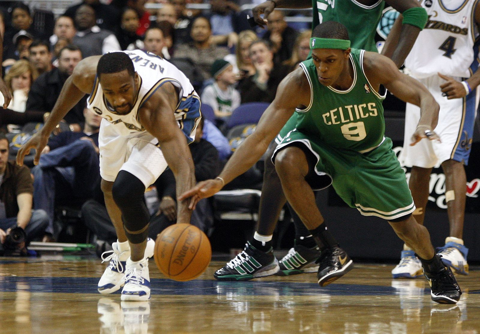 Gilbert Arenas, a la izquierda, durante un partido contra Boston.