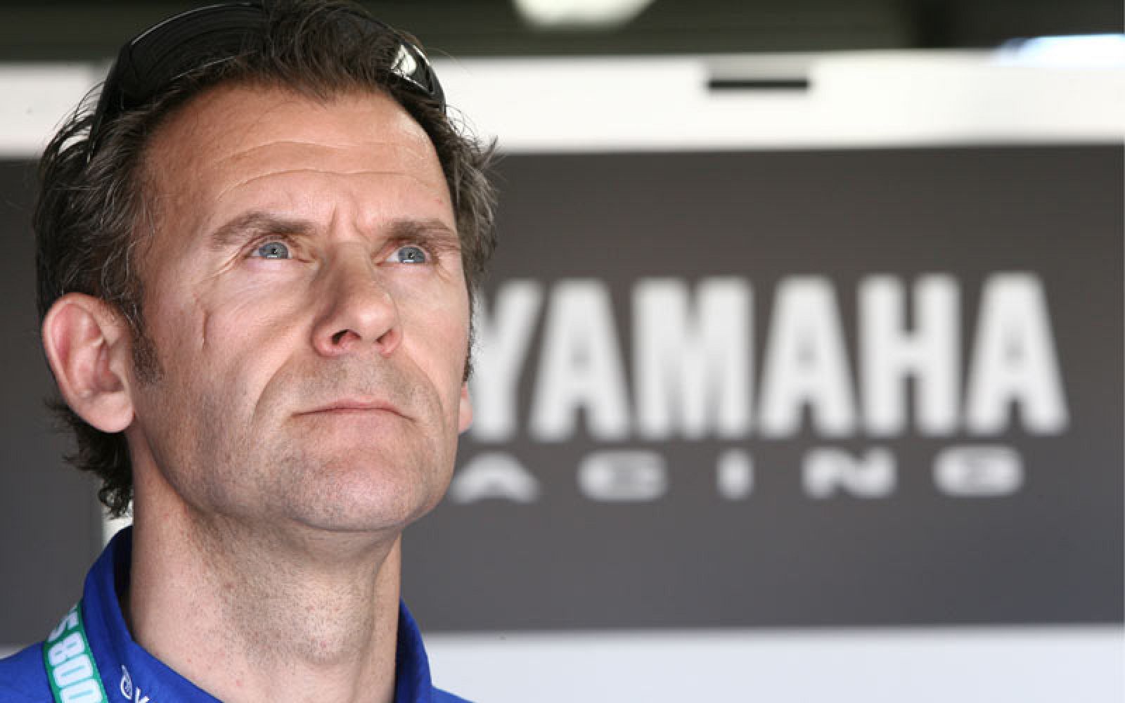 El ex piloto holandés Wilco Zeelenberg, en el box de Yamaha Supersport.