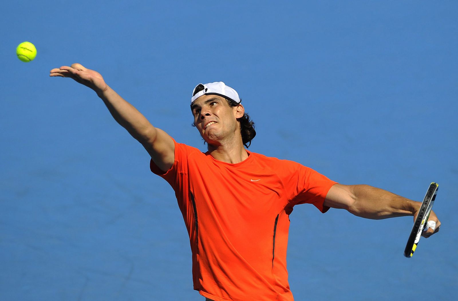 El tenista español Rafael Nadal entrena en Australia.