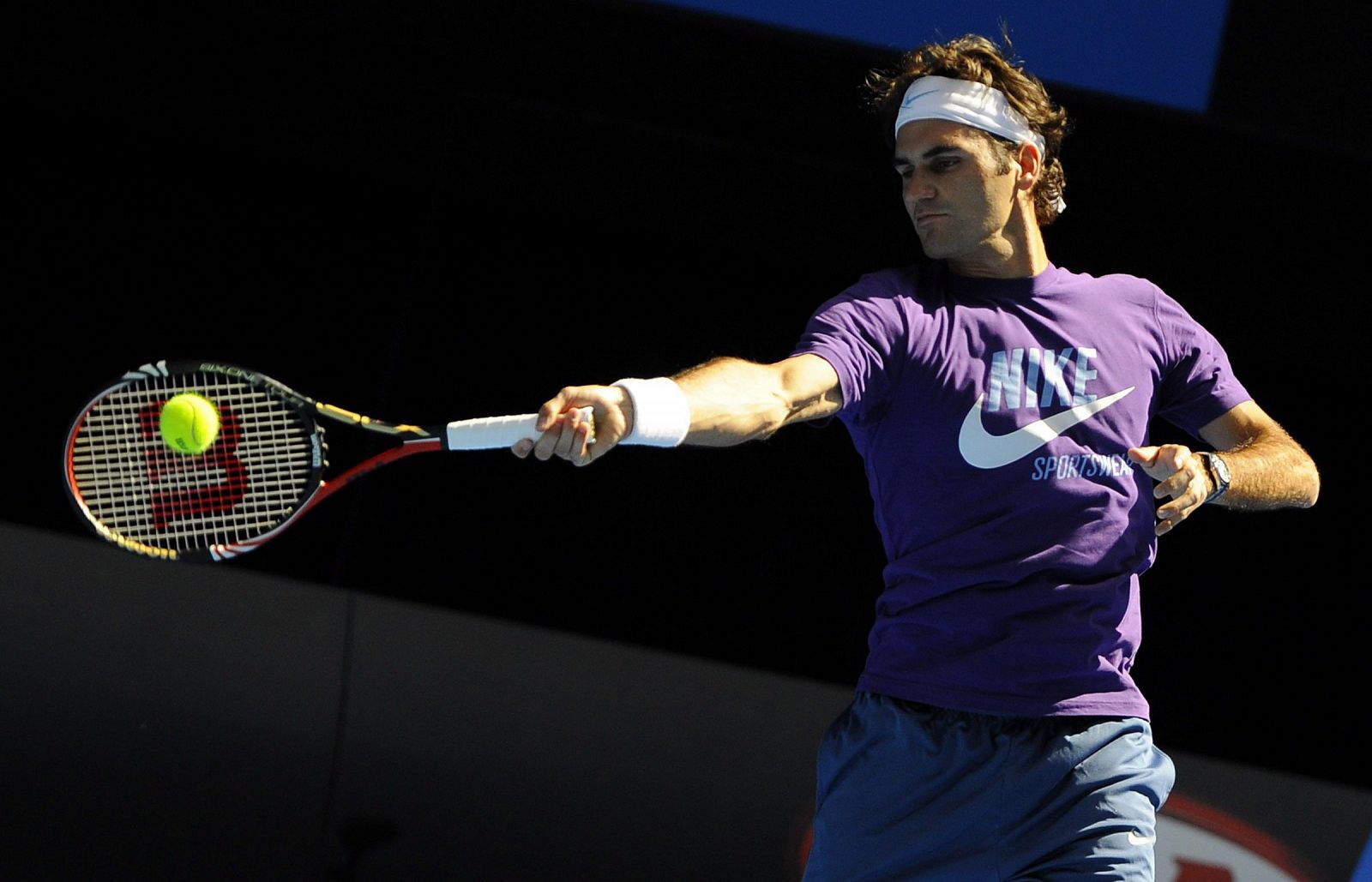 El tenista suizo Roger Federer, entrenando en Australia.